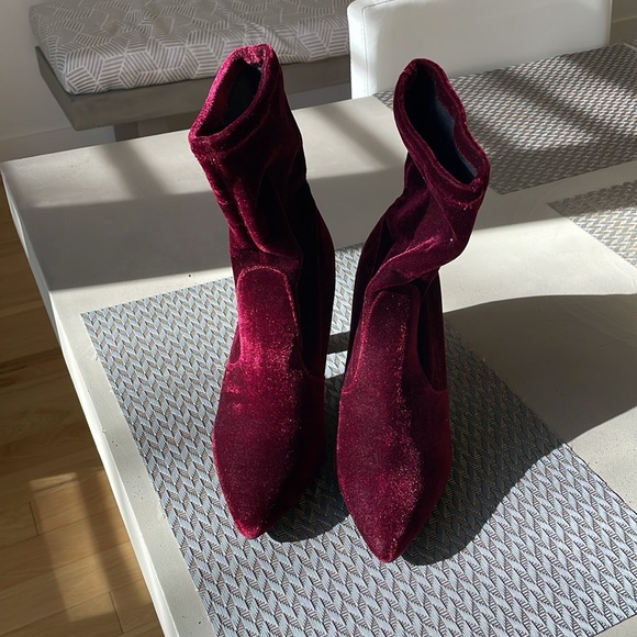 Beautiful  deep burgundy velvet sock heeled boots - Picture 2 of 7